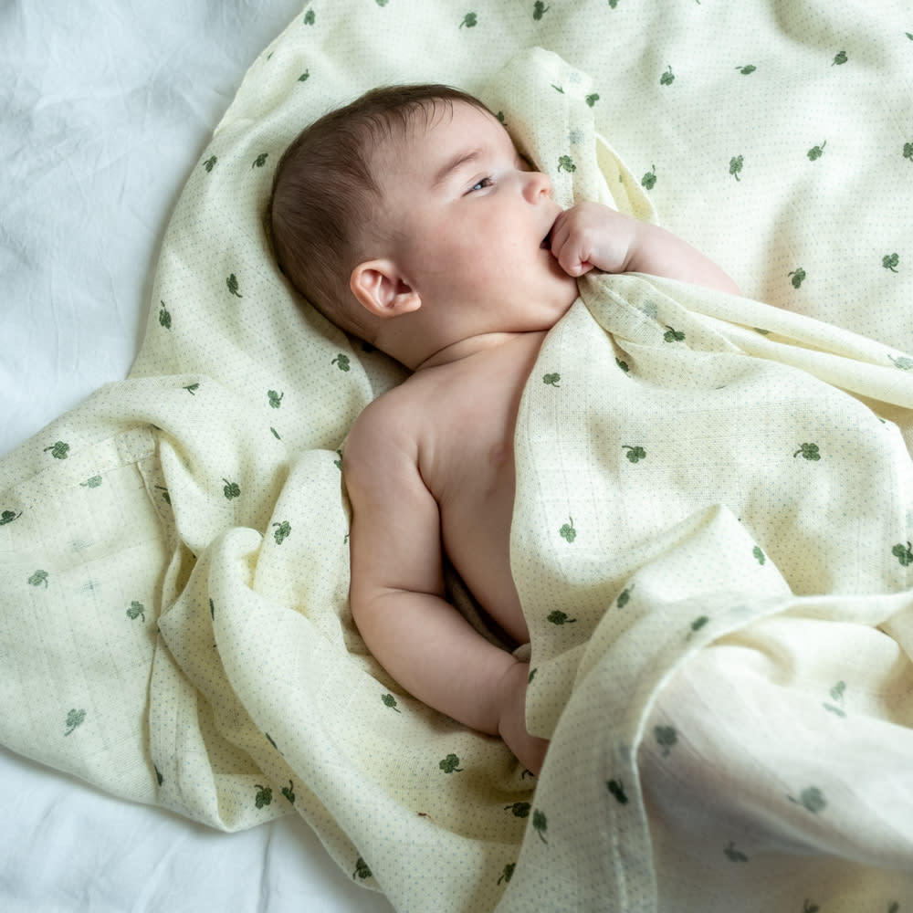 That's Mine Jana svøb - Specks of luck - 100% Organic cotton Buy Amning & pusletid||Pusle||Babysvøb||personale here.