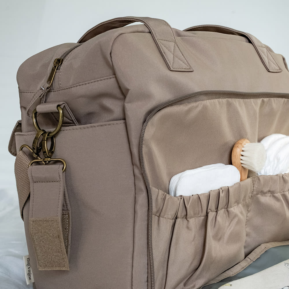 That's Mine Benne pusletaske - Earth brown - Outer: 100% Recycled polyester Lining: 100% Polyester Buy Amning & pusletid||Pusle||Pusletasker||Alle||Favoritter||personale||Newborn essentials||alt minus sløjfe||NOOS||Del dine øjeblikke||Rejseklar||mette-sale here.