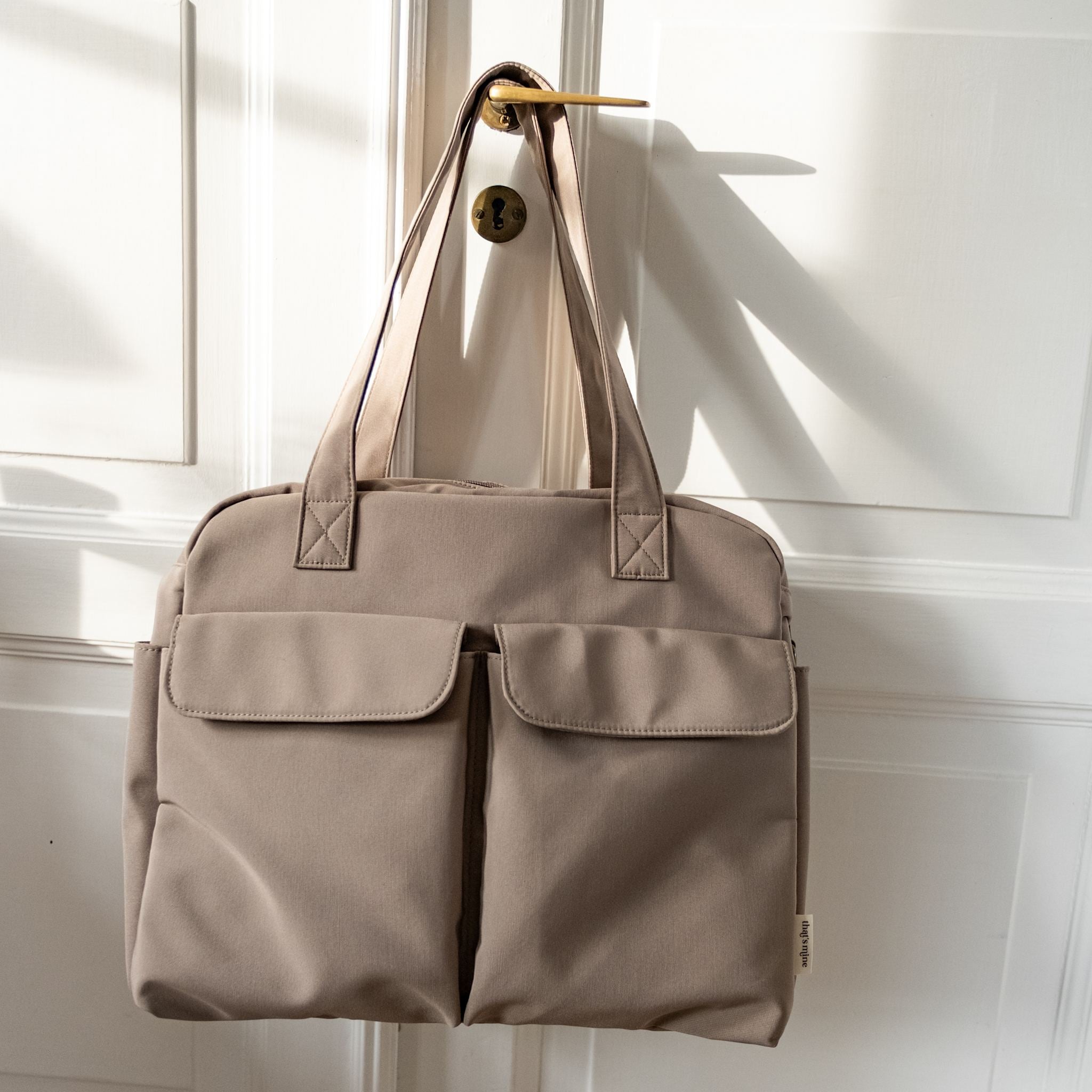 That's Mine Benne pusletaske - Earth brown - Outer: 100% Recycled polyester Lining: 100% Polyester Buy Amning & pusletid||Pusle||Pusletasker||Alle||Favoritter||personale||Newborn essentials||alt minus sløjfe||NOOS||Del dine øjeblikke||Rejseklar||mette-sale here.