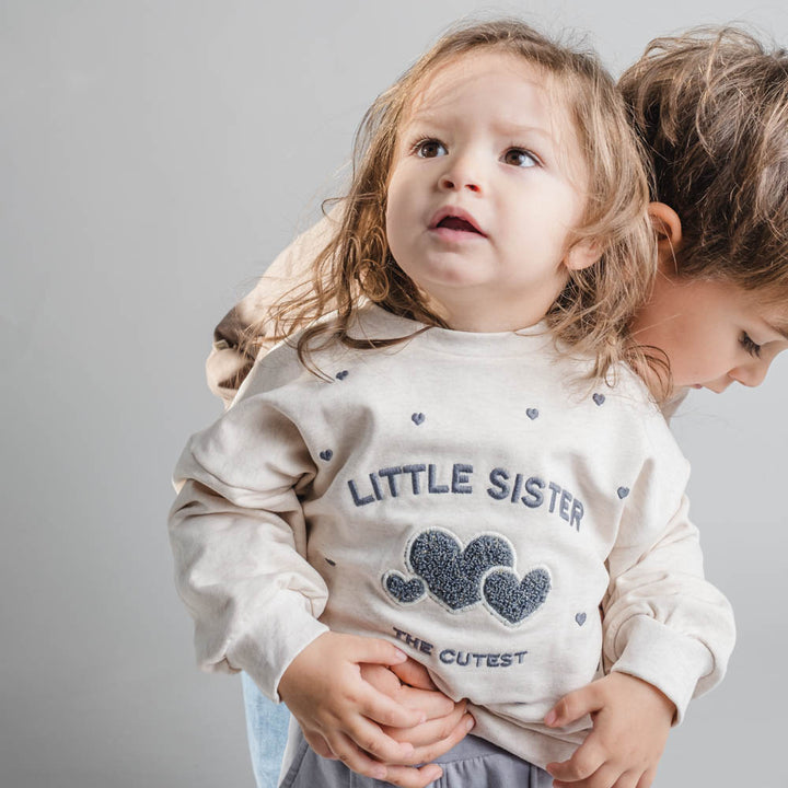 Finley-Sweatshirt für kleine Schwester – Helles Creme-Melange