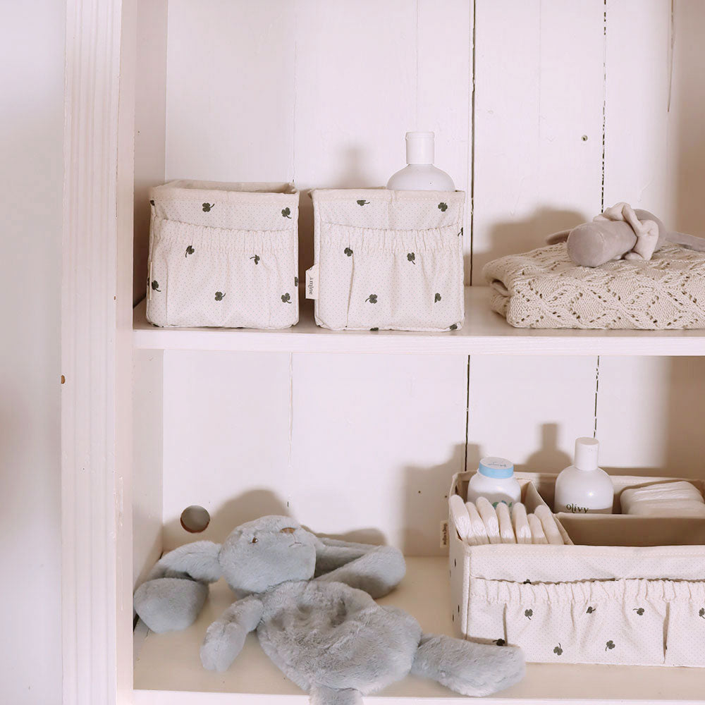 That's Mine Lucy pusleopbevaringskasse - Specks of luck - 50% recycled polyester / 50% polyester (Shell: 100% recycled polyester , Lining: 100% polyester) Buy Amning & pusletid||Pusle||Alle||personale||Newborn essentials||Pusleopbevaringskasser||alt minus sløjfe||mette-sale||Forår 2026 here.