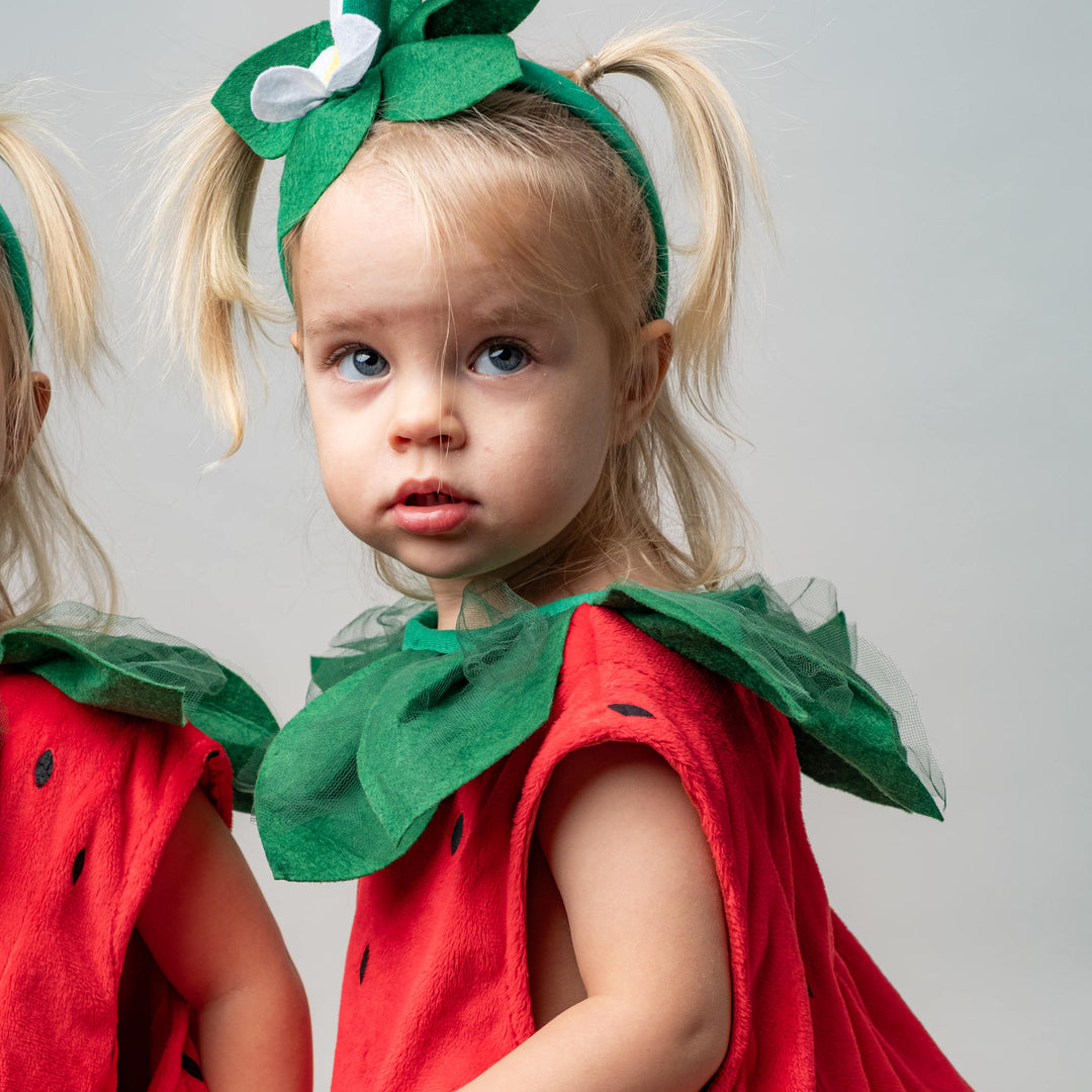 That's Mine Livia jordbærkostume - Goji berry - Shell : 100% polyester / Lining: 100% cotton / Padding: 100% polyester Buy Legetid||Kostumer||personale||New in for the girls||SS26 here.