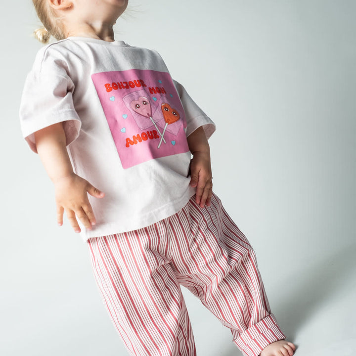 That's Mine Vilde oversized t-shirt - Bonjour mon amour - 100% organic cotton Buy T-shirts||Overdele||personale||Jersey||SS26 here.