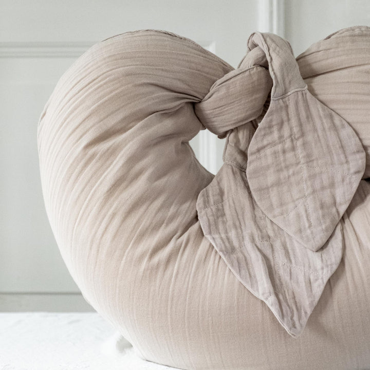 That's Mine Ammepude - Feather grey - 45% Organic cotton / 55% Thermo balls Buy Amning & pusletid||Pusle||Favoritter||Amning||personale||Newborn essentials||Influencer choice||Amning||NOOS||Del dine øjeblikke here.