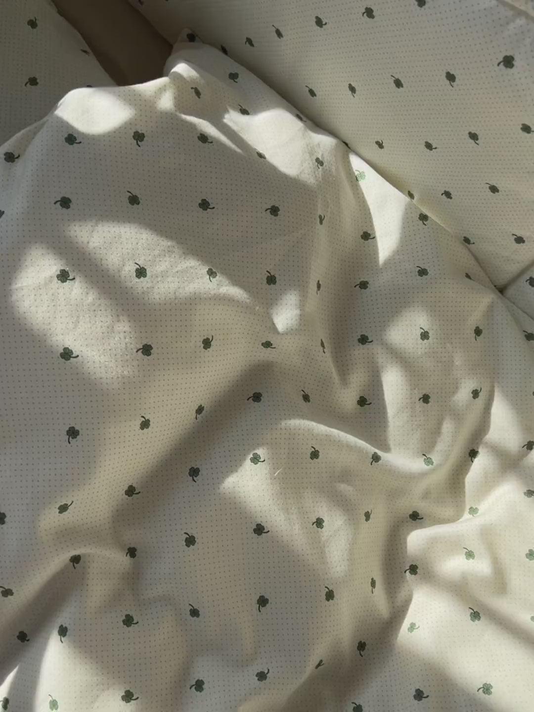 Levi bedding - Specks of luck